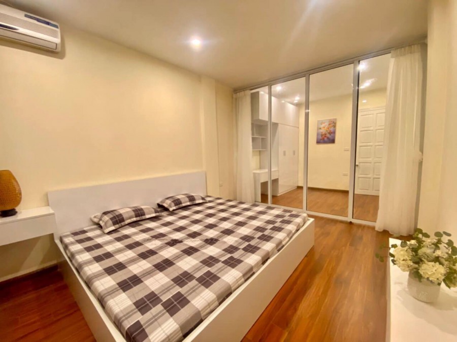 Bán nhà ngõ Cống Trắng, dt 43m2, 4 tầng, giá bán 4.3 tỷ tặng toàn bộ nội thất 5 sao