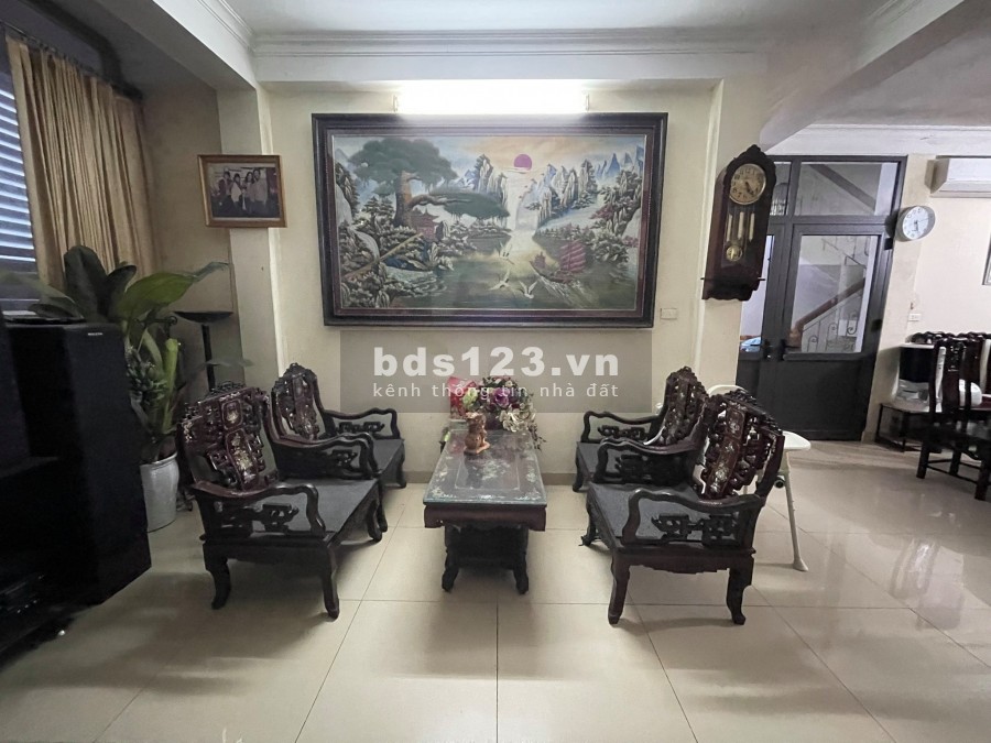 Bán nhà nguyên căn nằm trên đường Hoàng Hoa Thám dt 54m2 giá 3.65 tỷ