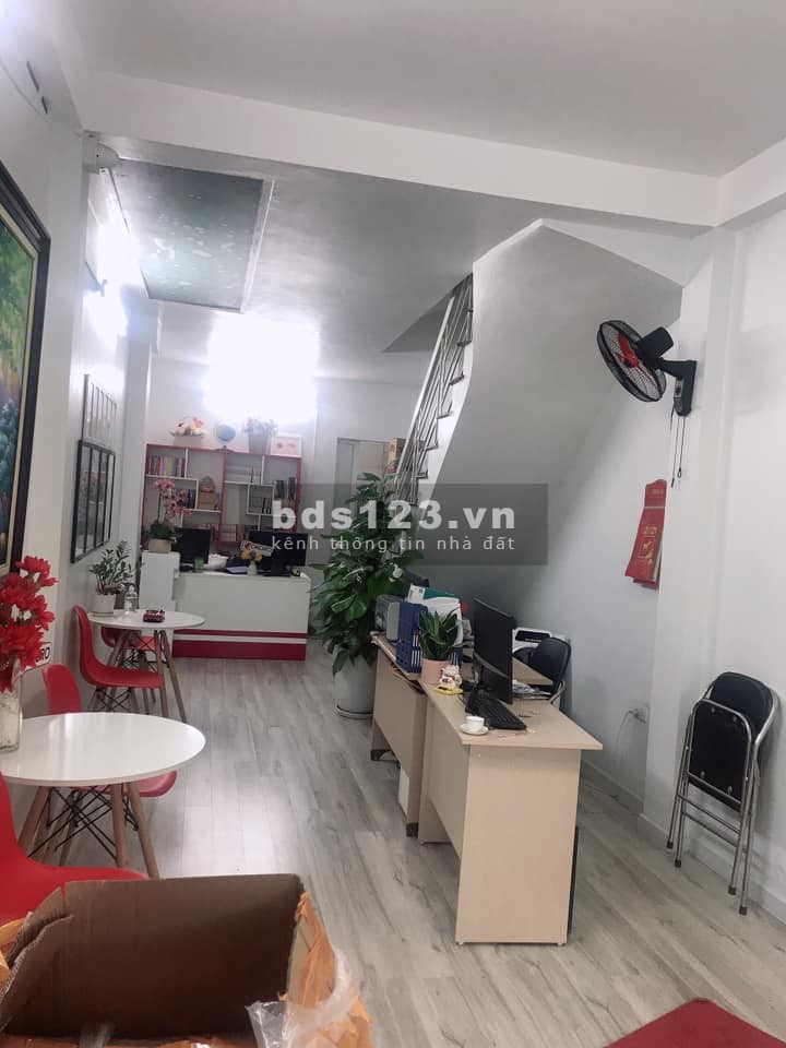 Bán gấp nhà pháp ô tô tránh, vỉa hè, ở kinh doanh. 5 tầng, dt 40m2. Giá: 6 tỷ, thương lượng