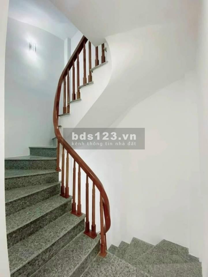 Cần bán đất tại tổ 10 Thạch Bàn , Long Biên , Hà Nội.Diện tích 35m2. Mặt tiền bằng hậu 3,4m.