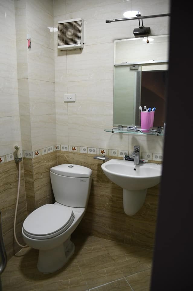 Bán nhà riêng ngõ 101 Thanh Nhàn cách mặt phố 30m, 55m2, 5 tầng, mặt tiền 4.8m giá chỉ 4.5 tỉ