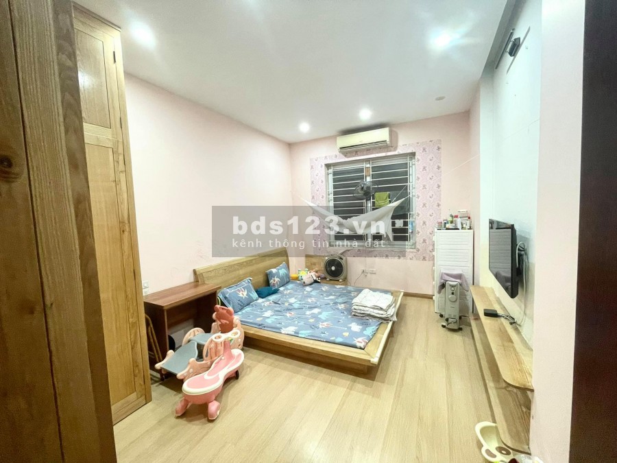 Hồng Mai phân lô nhà đẹp oto dt 40m2, 3 tầng mặt tiền 3.6m, lhcc