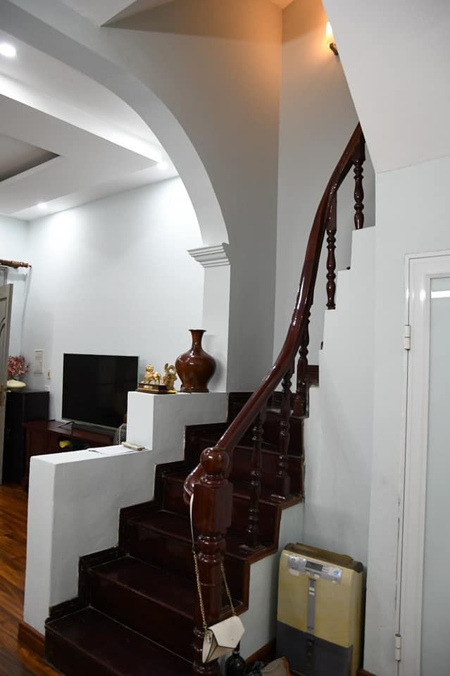 Bán nhà riêng ngõ 101 Thanh Nhàn cách mặt phố 30m, 55m2, 5 tầng, mặt tiền 4.8m giá chỉ 4.5 tỉ