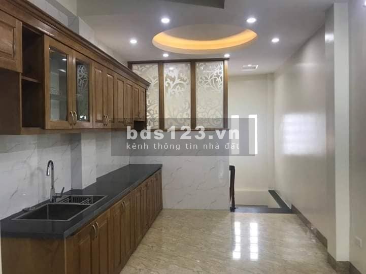 Bán nhà Cầu Giấy mt 6m, ba gác đổ cửa, dt 40m2, 5 tầng, giá 3.9 tỷ