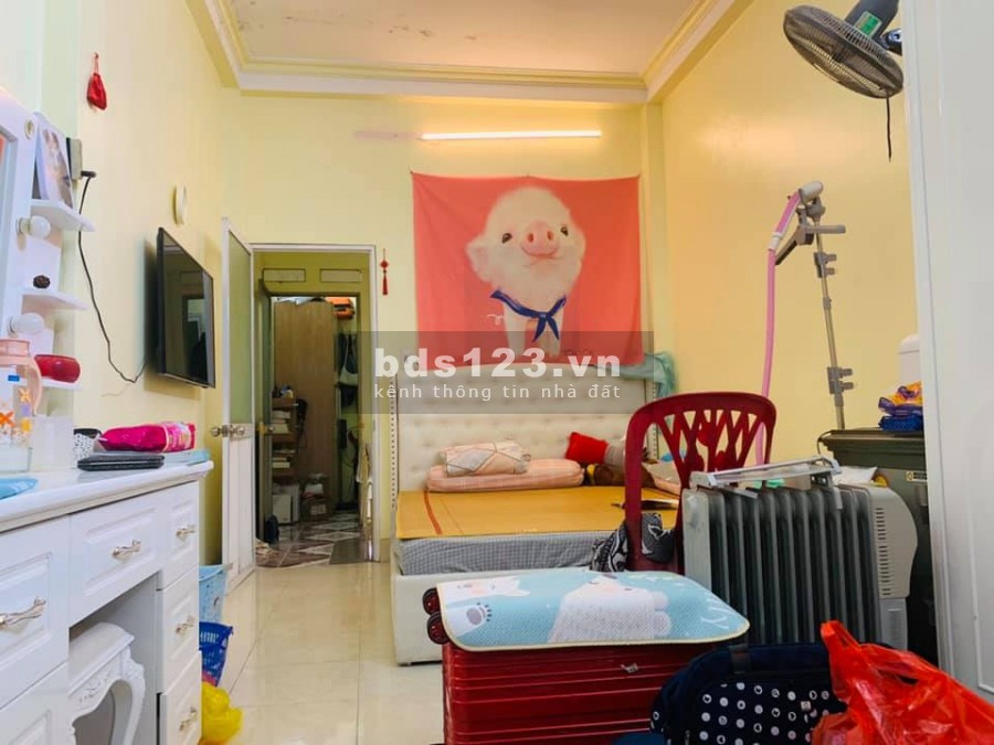 Chỉ 2.1 tỷ nhà 30m, 3 tầng sổ đỏ chính chủ, khu dân cư đông đúc Phố Vĩnh Hưng