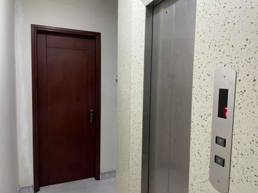 Bán Nhà Trần Thái Tông, CG, DT: 57m2. 7T, Thang Máy, ôtô vào nhà. Giá 13 tỷ7