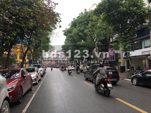 Bán nhà phân lô Nguyên Hồng 70m2x4T, MT 5.5m, Vỉa hè, Ô tô tải tránh, Kinh doanh. 18 tỷ 5