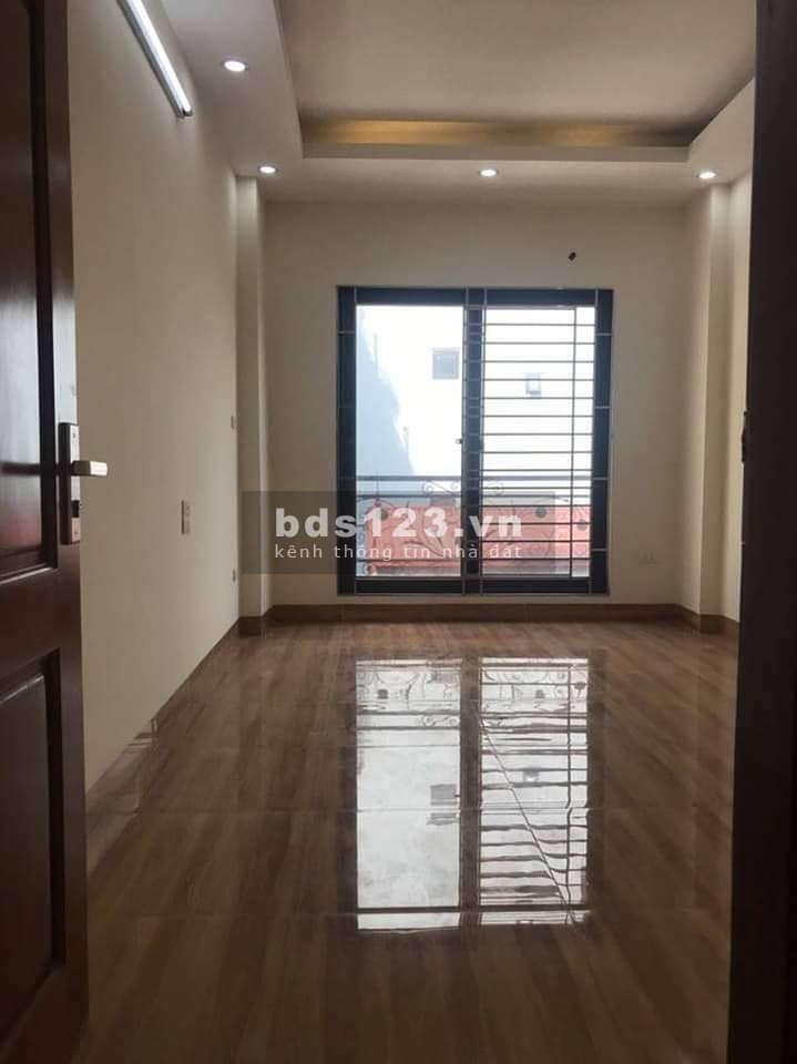 Bán nhà Cầu Giấy mt 6m, ba gác đổ cửa, dt 40m2, 5 tầng, giá 3.9 tỷ