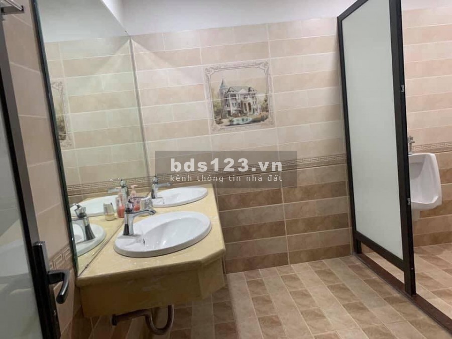 Tòa nhà văn phòng 8T thông sàn đường Trần Thái Tông, dòng tiền khủng, dt 160m2 mt 10m, giá 60 tỷ