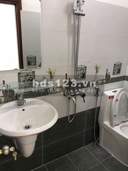 Nhà mới 1T2L, sau căn mặt tiền đường Nguyễn Văn Quá, p.Đông Hưng Thuận, Q12