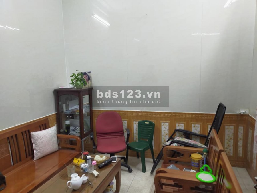 Bán nhà ngõ 89 Lạc Long Quân, dt 62m2, 3 tầng, có sân vườn, gần ô tô chào 3.9 tỷ