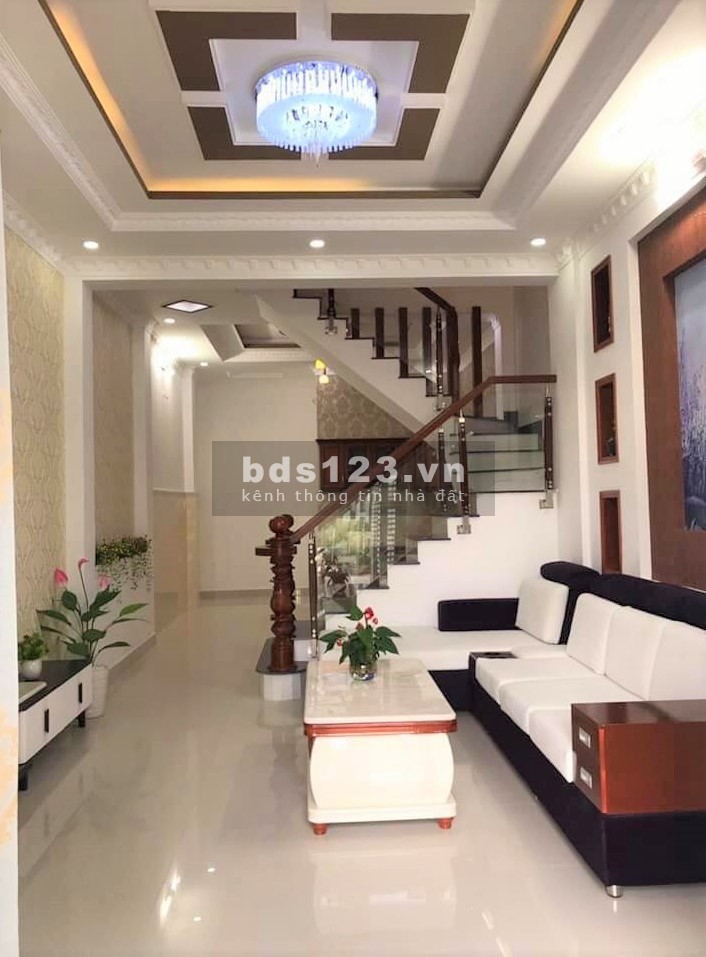 Nhà mới 1T2L, sau căn mặt tiền đường Nguyễn Văn Quá, p.Đông Hưng Thuận, Q12