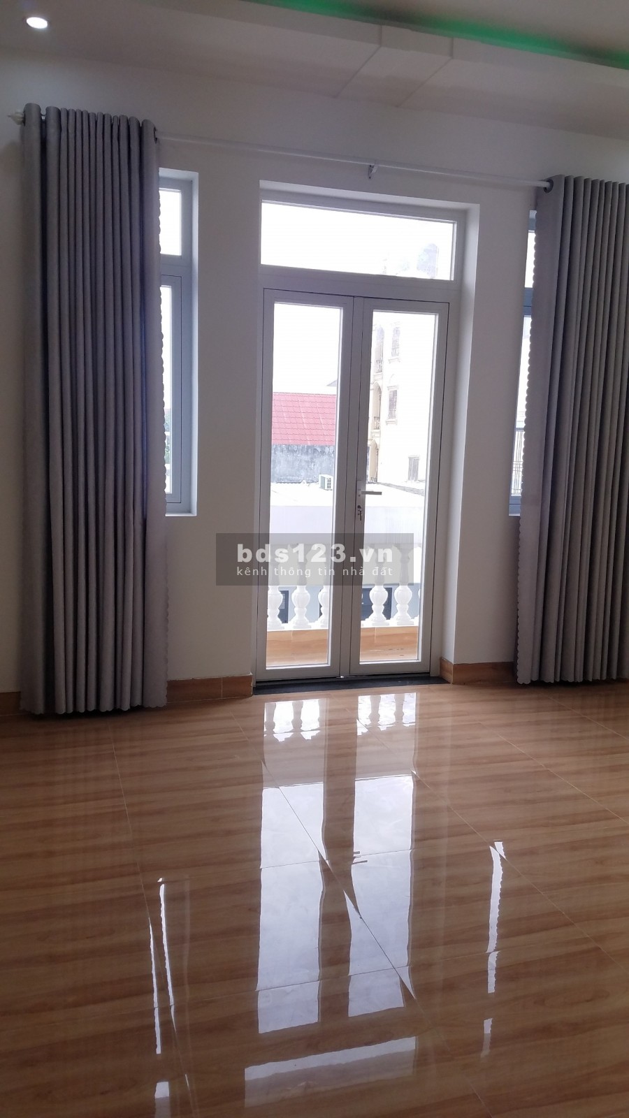 Nhà mới 1T2L, sau căn mặt tiền đường Nguyễn Văn Quá, p.Đông Hưng Thuận, Q12