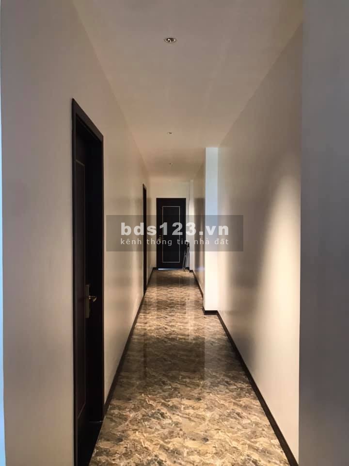 Bán nhà mặt phố đường Xuân Diệu Tây Hồ Hà Nội, diện tích sử dụng 180m2