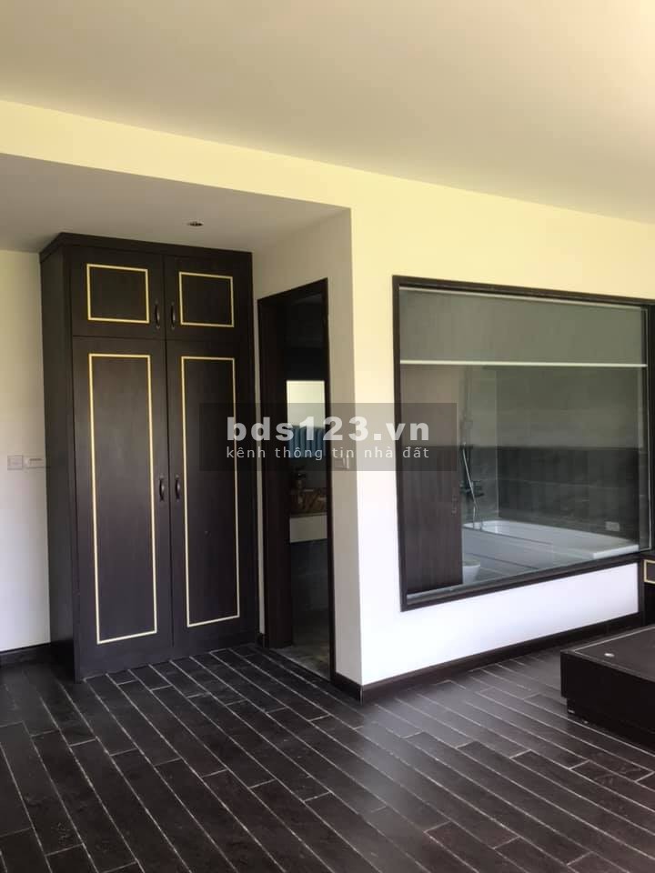 Bán nhà mặt phố đường Xuân Diệu Tây Hồ Hà Nội, diện tích sử dụng 180m2
