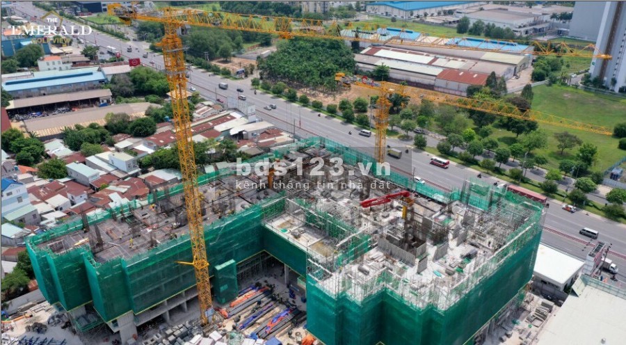 Căn Hộ Cao Cấp Đối Diện Aeon Mall liền kề VSIP 1 The Emerald Golf View