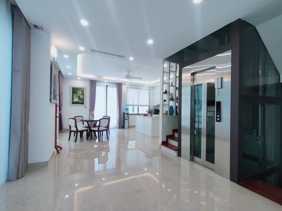 Cần gấp bán nhà mặt phố Lâm Du Bồ Đề 70 m2 x6T lô góc, KD nhỉnh 10 tỷ