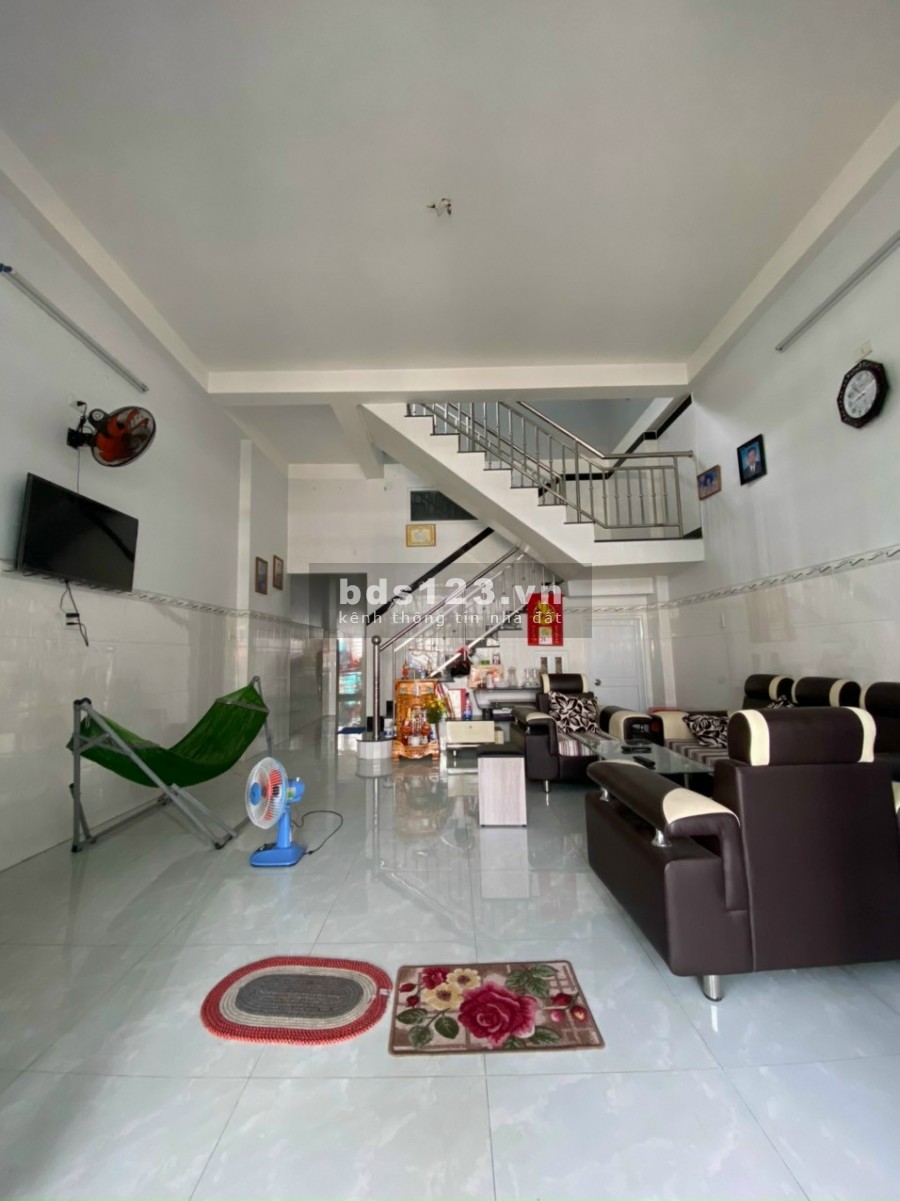 Bán nhà lầu phường Bửu Long gần Song Ngữ Lạc Hồng diện tích 5,5x27m