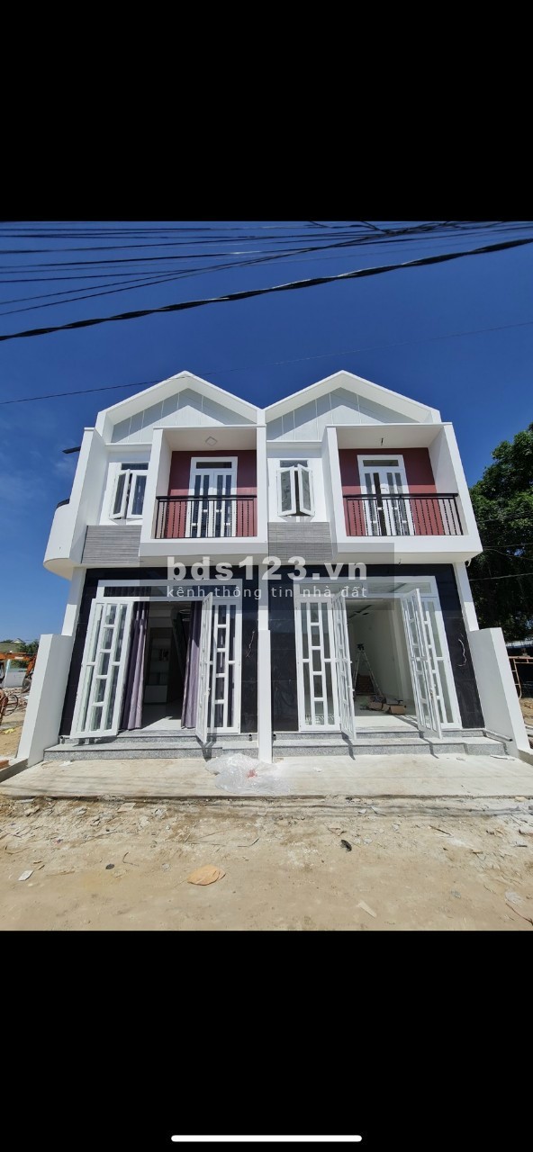 Bán nhà nguyên căn mặt tiền bán nhanh gần cầu lớn, Hóc Môn, đủ nội thất
