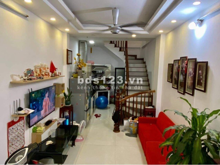 Bán nhà Quận Nam Từ Liêm 35m2x5T, lô góc 2 thoáng, ô tô đỗ cửa, giá nhỉnh 3 tỷ (TL)
