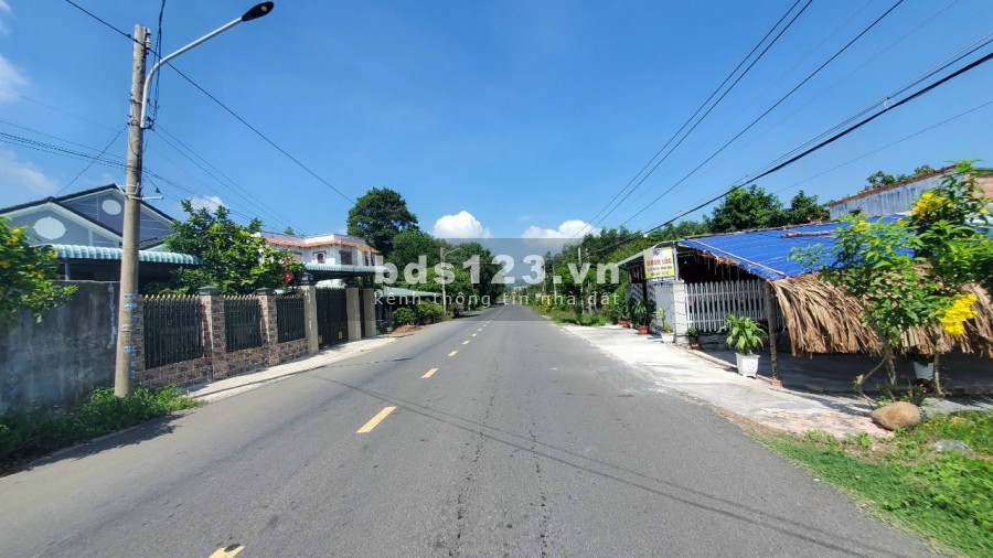 Lô góc 400m2 Đất vườn gần chợ Việt Kiều, mặt tiền Phú Mỹ Tóc Tiên