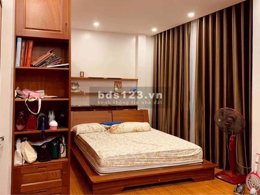 Cần Bán Gấp Nhà Ngõ Phố Thái Thịnh. ngõ trước nhà tộng 3m, giá 5.8 tỷ