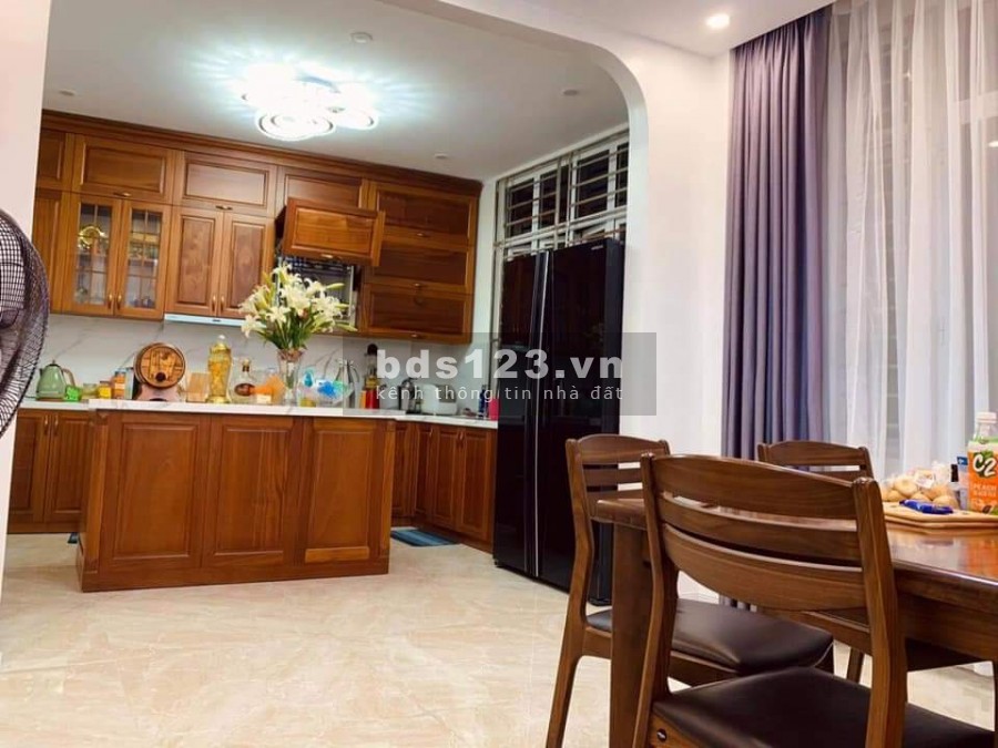 Cần Bán Gấp Nhà Ngõ Phố Thái Thịnh. ngõ trước nhà tộng 3m, giá 5.8 tỷ