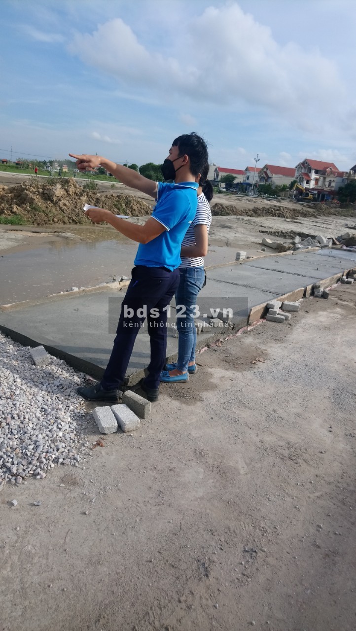 Đất 90m2 đối diện trường mầm non Kim đính, liên hệ 0923362298