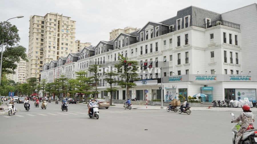Cho thuê Shophouse Cầu Giấy căn 5 tầng diện tích 400m2, 50 triệu/tháng
