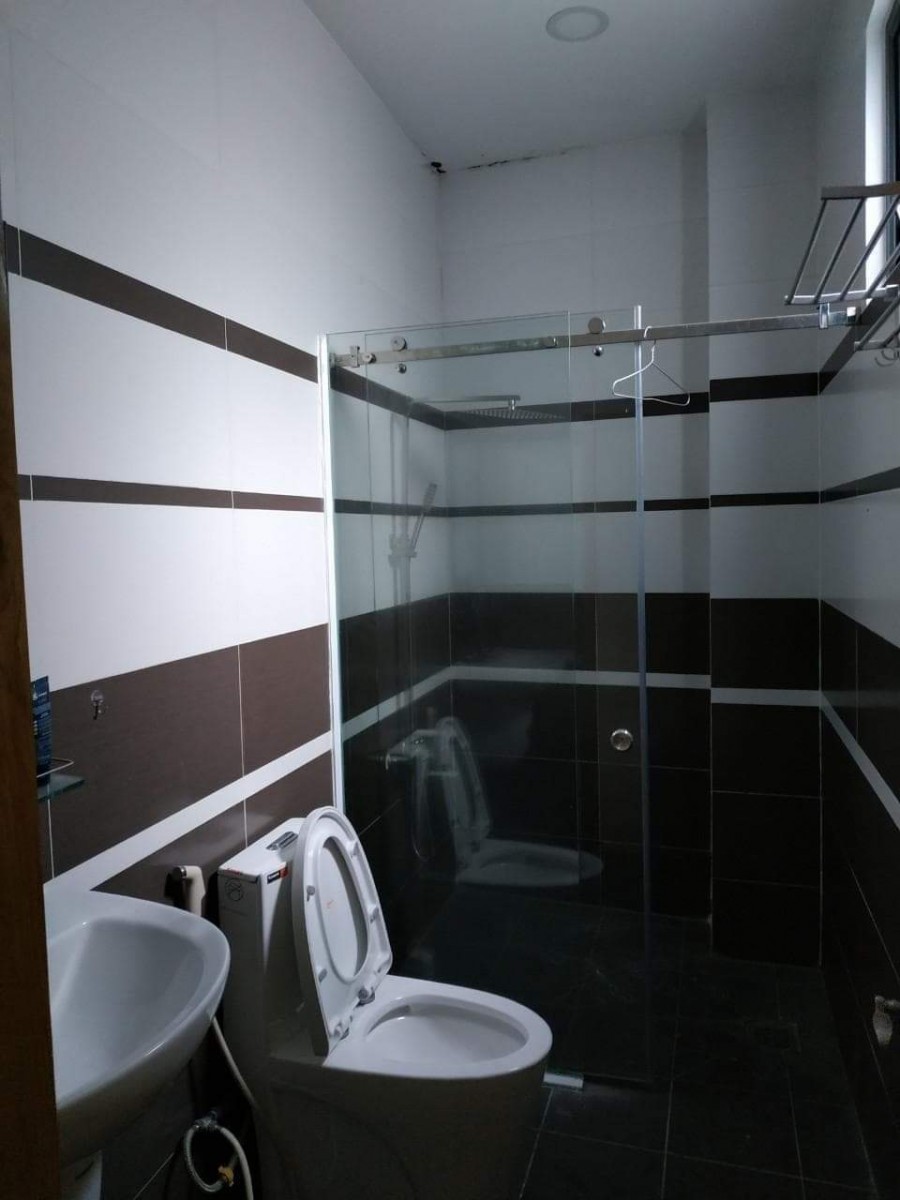 Nhà Ngộp Bán Nhanh Gía Bèo 4m x 23m, 2 Tầng, Hẽm ÔTÔ Đỗ Cửa, Giá 6.25 Tỷ