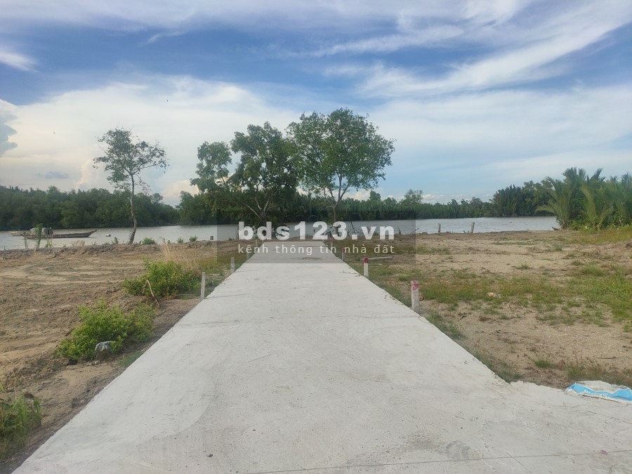 Bán lô đất 668m2 mặt sông Soài Rạp, cách đường Long Hậu - Tân Tập 1km thuộc Long An