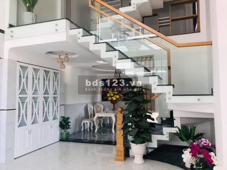Chính chủ cần bán gấp Nhà phố MT Hà Huy Giáp Q12. 4 lầu, giá ra mùa dịch 5ty1/căn