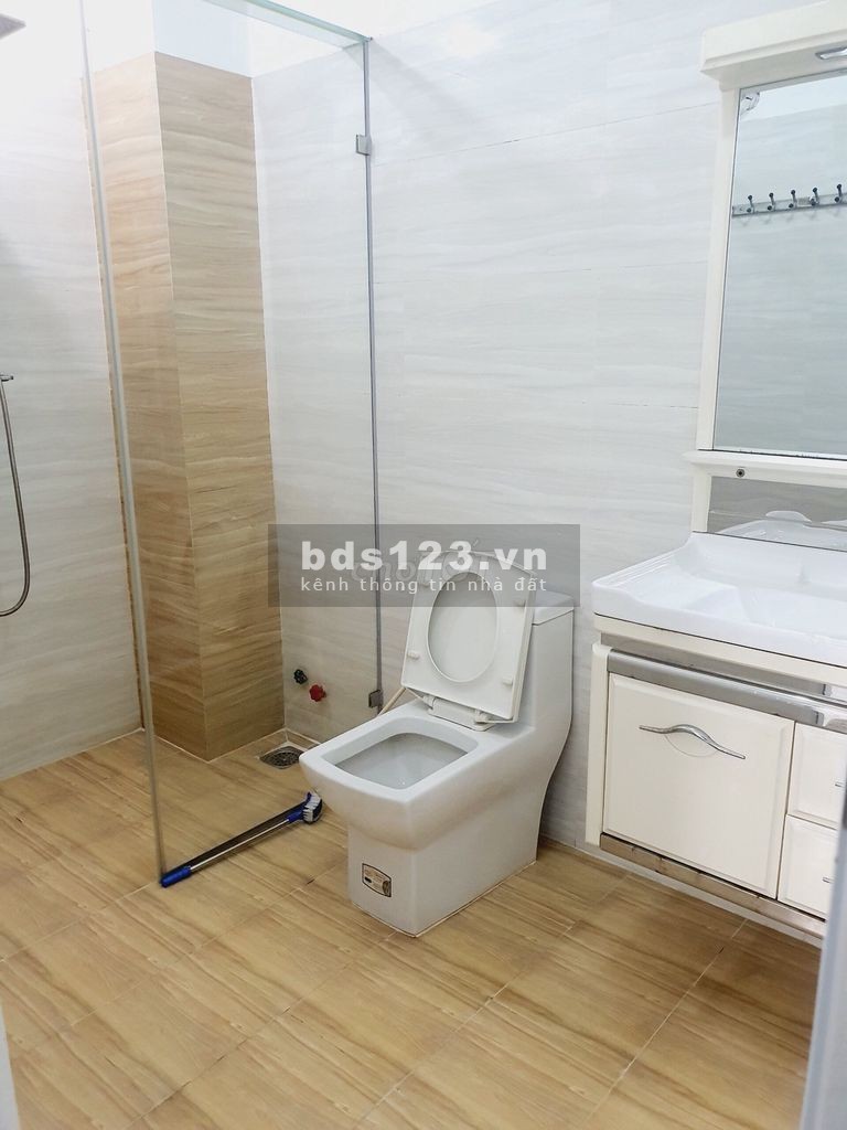 Cho thuê nhà MT Yên Thế, Phường 2, Tân Bình- 1 Hầm, 3 Lầu 6 phòng rộng