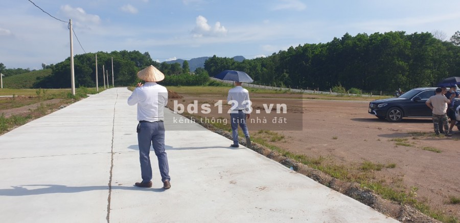 Bán siêu phẩm đất NỀN dịch vụ mặt đường Hồ Chí Minh, gần khu công nghiệp