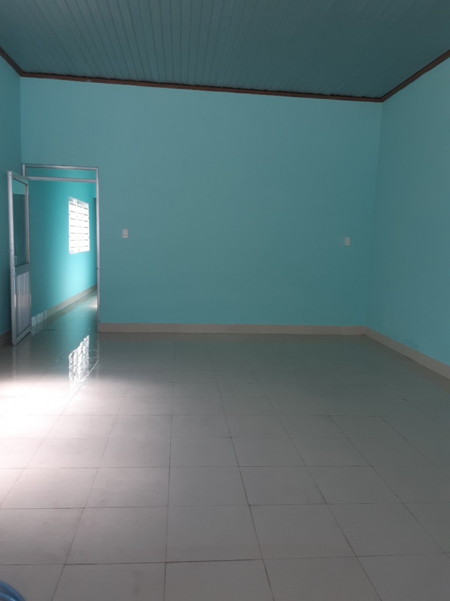 Bán gấp nhà cấp 4, 2 mt, dt 100m2, phường Tân Phong, giảm giá ngay 250 triệu