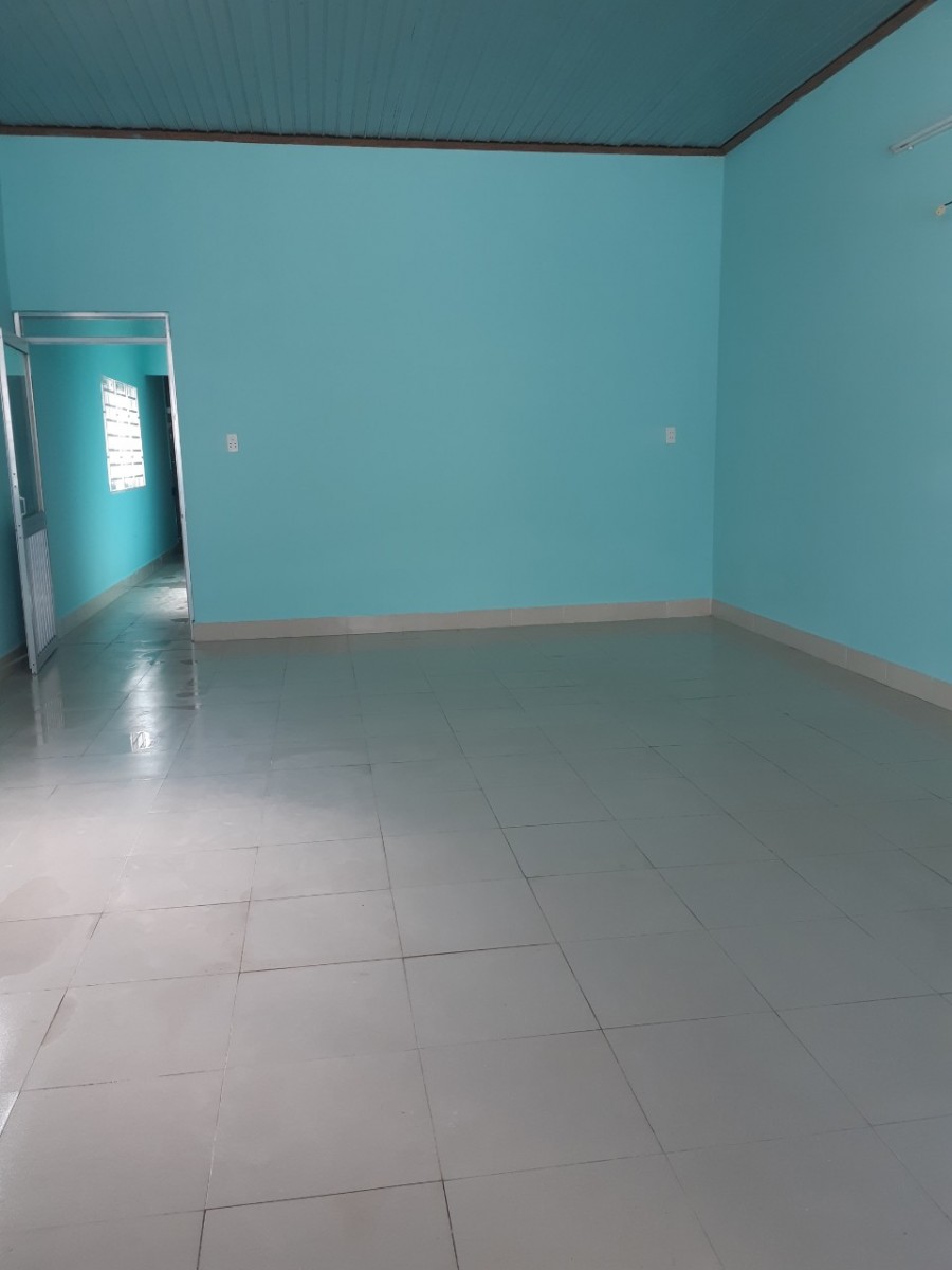 Bán gấp nhà cấp 4, 2 mt, dt 100m2, phường Tân Phong, giảm giá ngay 250 triệu