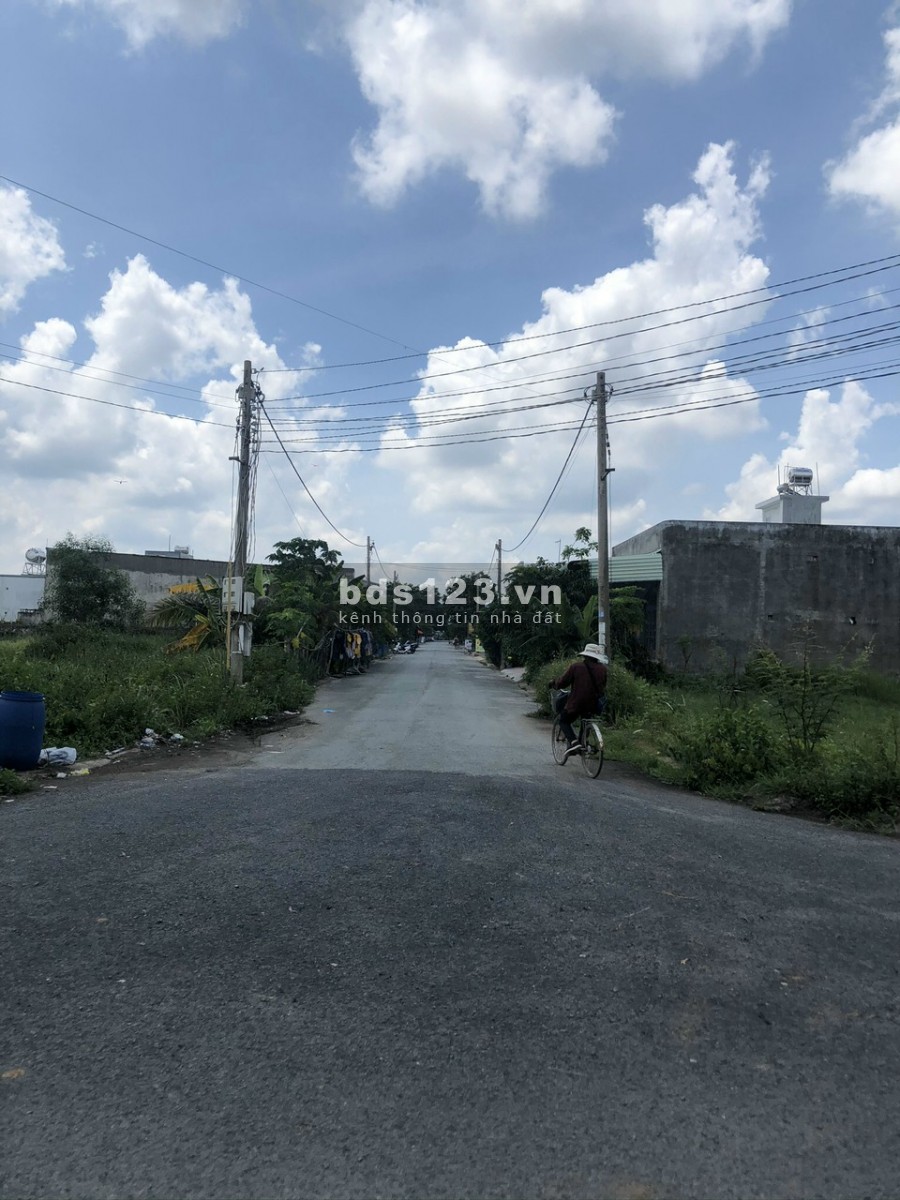 Gấp lô đất mặt tiền Tỉnh lộ ngay chợ Chiều, 135m2, giá 1 tỷ 400 triệu, có thổ cư