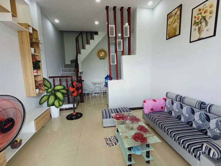 Bán nhà phố cao cấp giá chỉ 850 triệu, bao sang tên công chứng, lhcc