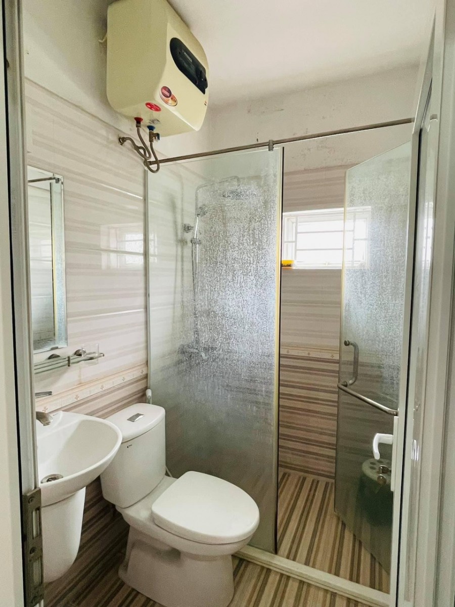 Nhỉnh 4 tỷ, dt 36m2, 5 tầng, mt 5.2, 3 pn, lô góc Trần Hữu Tước, ô tô, 10m ra phố