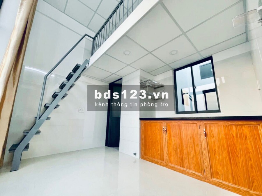 Phòng ban công ngay Phan Huy Ích, giờ giấc tự do, giá 3.1 triệu/tháng, lhcc