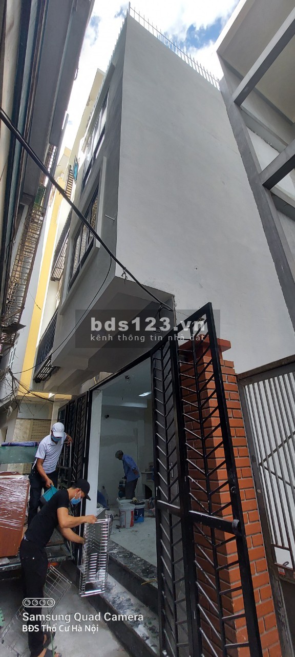 Tôi cần bán căn nhà 4 tầng, căn góc 3 ngủ, dt 30m2, tại Triều Khúc, Thanh Trì. Lh 0984672007