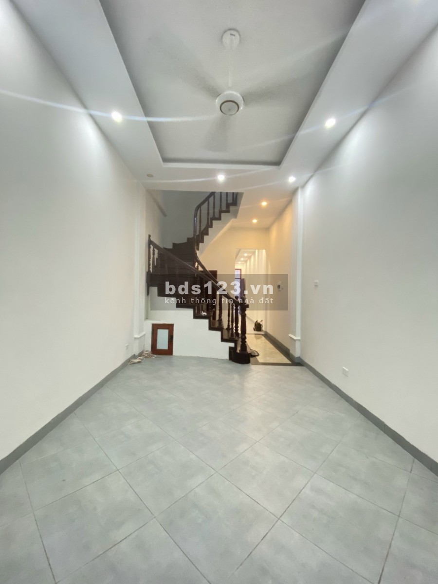 Bán nhà PL ô tô ngõ 71 Hoàng Văn Thái 4 tầng 61m2 ở luôn giá 6,8 tỷ. LH 0912442669