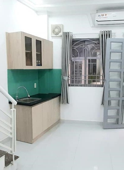 Bán nhà 958 Lạc Long Quân 15m2, hxh, p 8 q Tân Bình, giá chỉ 1 tỷ 710