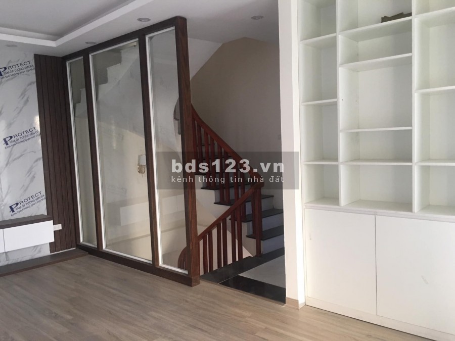 Bán nhà ô tô đỗ gần, ngõ thông 40m2, tiện ích xung quanh, 5 tầng đúc kiên cố