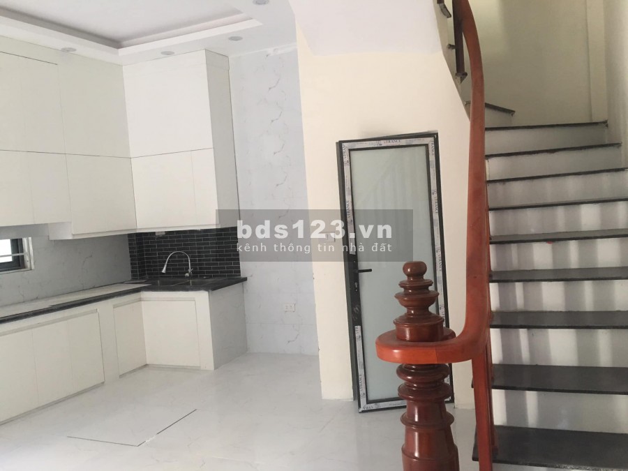 Bán nhà ô tô đỗ gần, ngõ thông 40m2, tiện ích xung quanh, 5 tầng đúc kiên cố