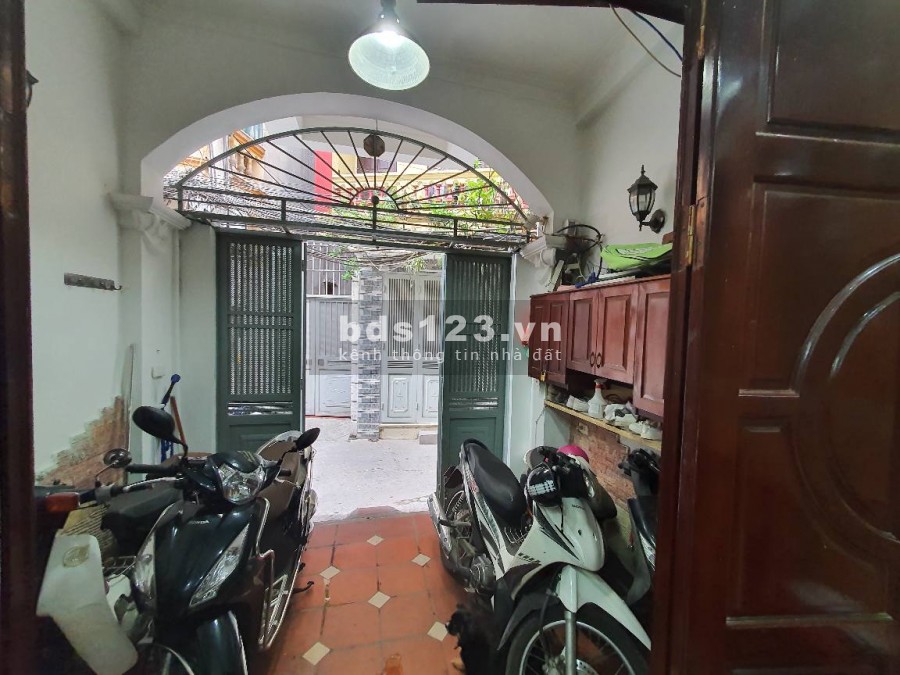 Bán nhà Hoàng Quốc Việt Nghĩa Đô, Cầu Giấy DT 39m2, 5 tầng giá 4.5 ty, vị trí đẹp