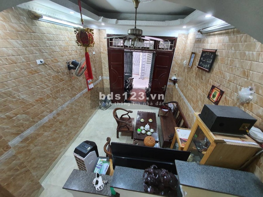 Bán nhà Hoàng Quốc Việt Nghĩa Đô, Cầu Giấy DT 39m2, 5 tầng giá 4.5 ty, vị trí đẹp