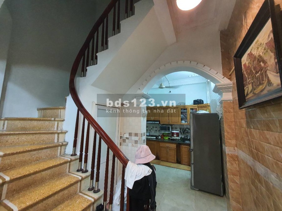 Bán nhà Hoàng Quốc Việt Nghĩa Đô, Cầu Giấy DT 39m2, 5 tầng giá 4.5 ty, vị trí đẹp