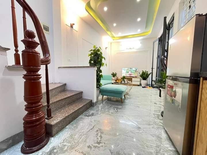 Nhà đẹp kinh doanh ở Đền Lừ có diện tích 30m2, giá bán 5,8 tỷ, 4 tầng, lhcc