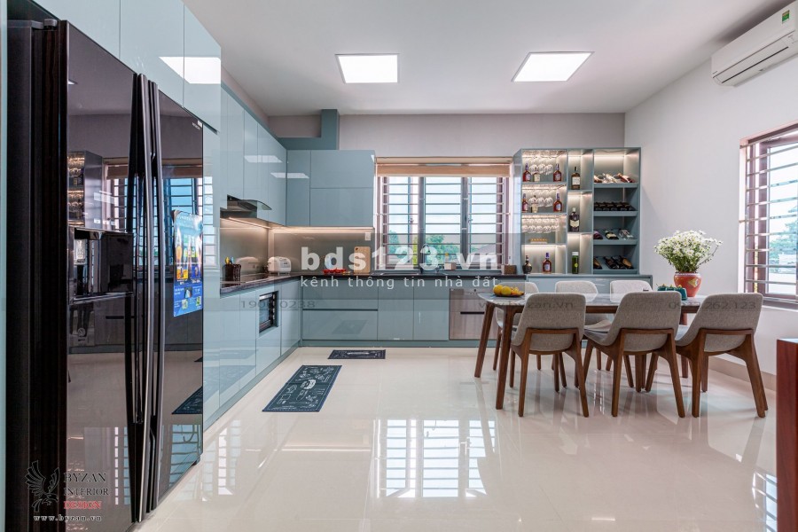 Bán nhà Lạc Long Quân diện tích 57m2, nhà 5 tầng mới toanh, giá 12,9 tỷ.